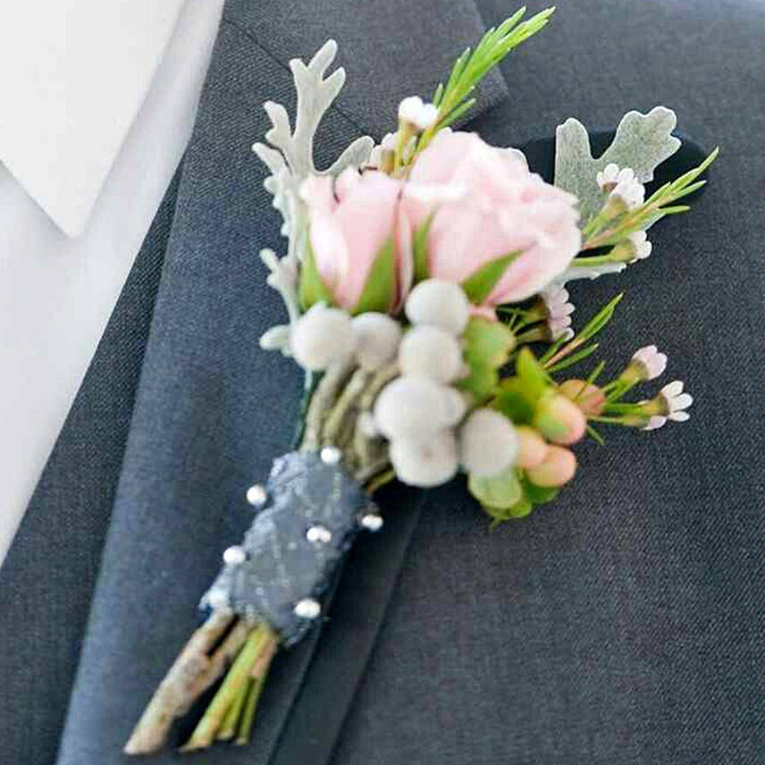 Pretty boutonniere