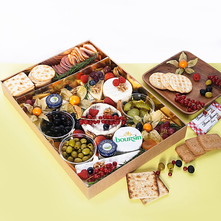 Large Cheese Box with Condiments