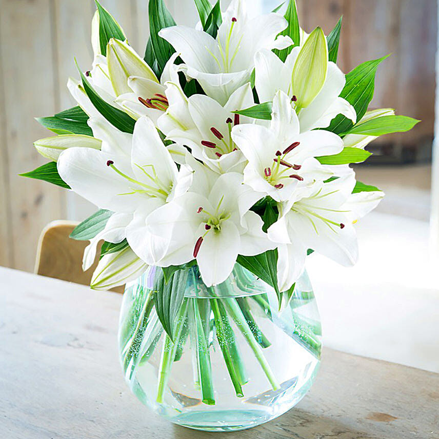 Order White Lilies in Glass Vase Online | Same-Day Delivery UAE - Fnp.ae