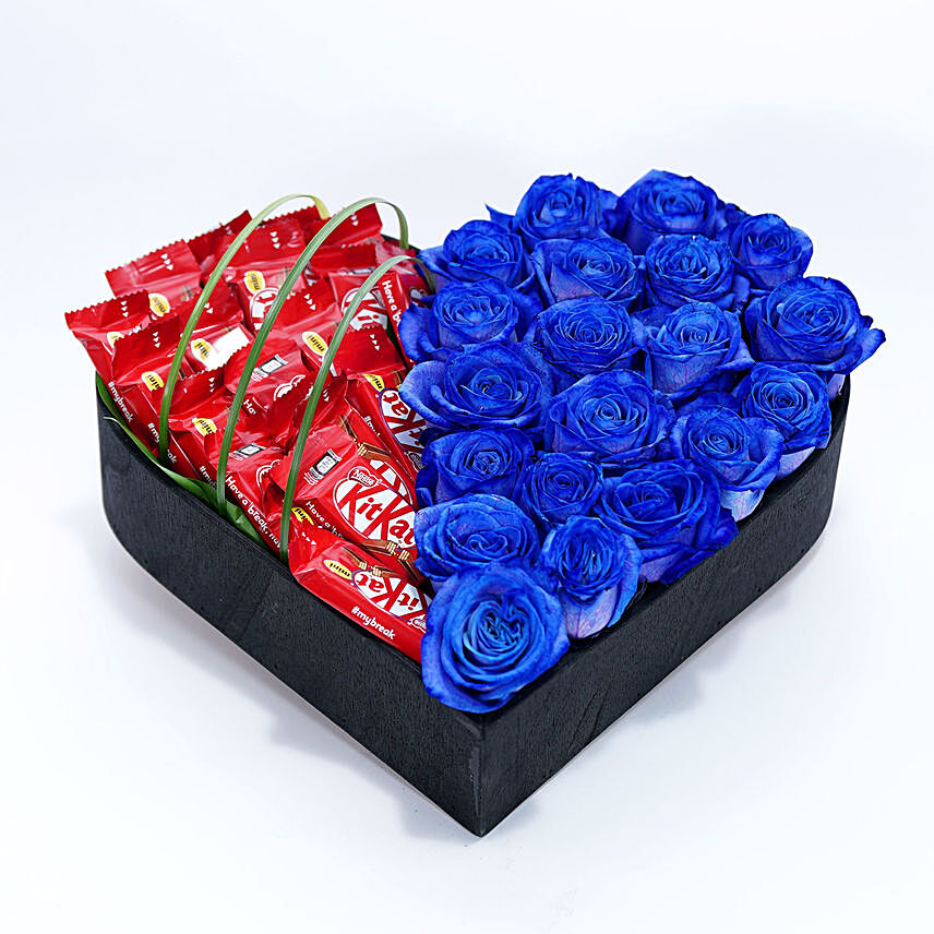 Blue N Kitkat Roses In Heart Shaped Wooden Vase