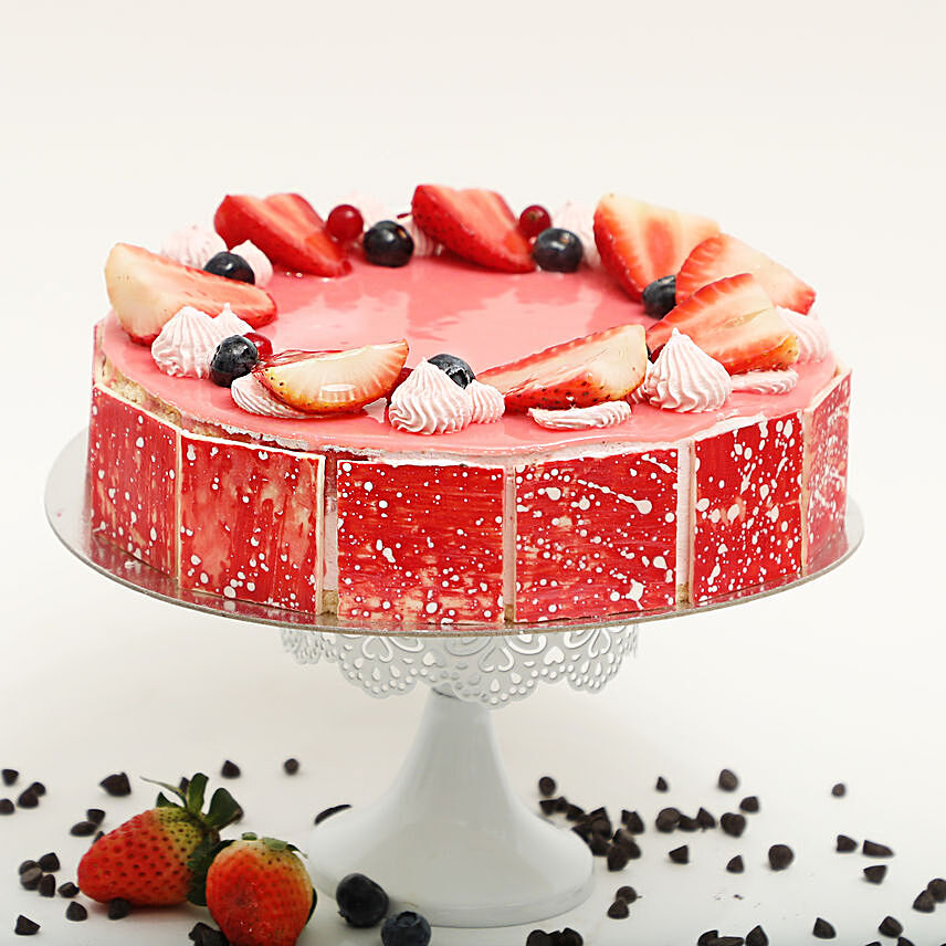 Strawberry Flavour Eggless Cake 1.5 Kg