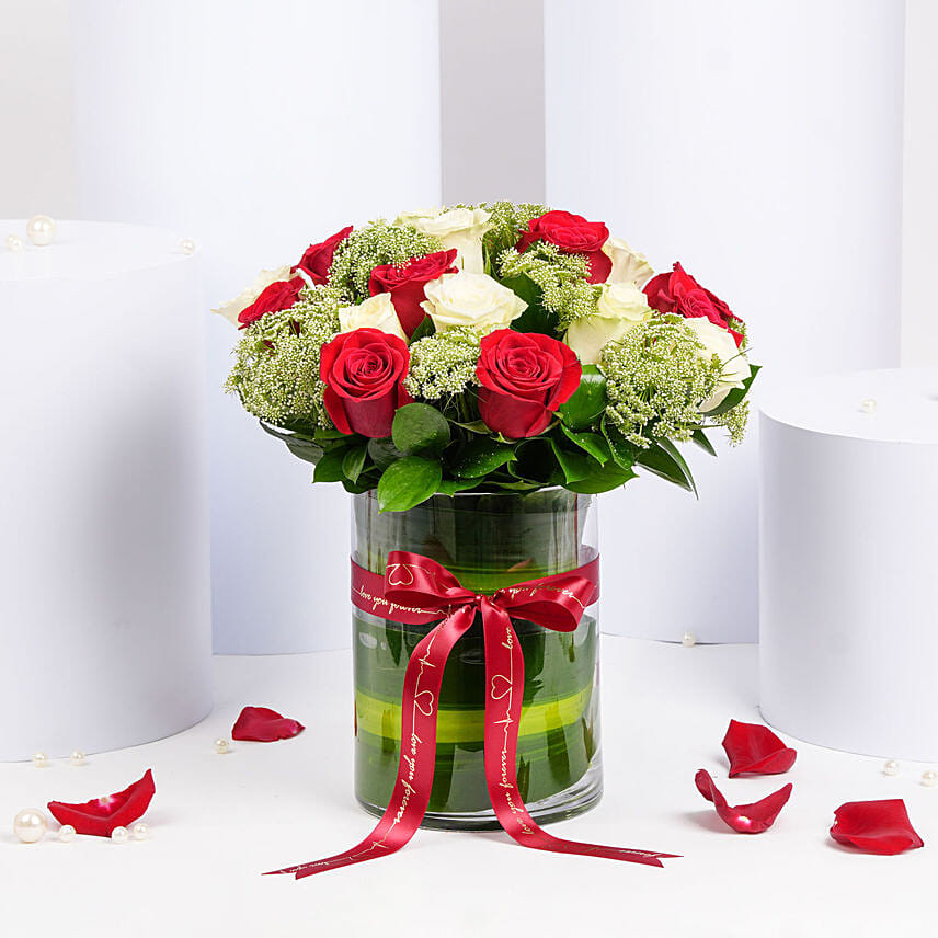 Online Flowers Passion Gift Delivery in UAE FNP