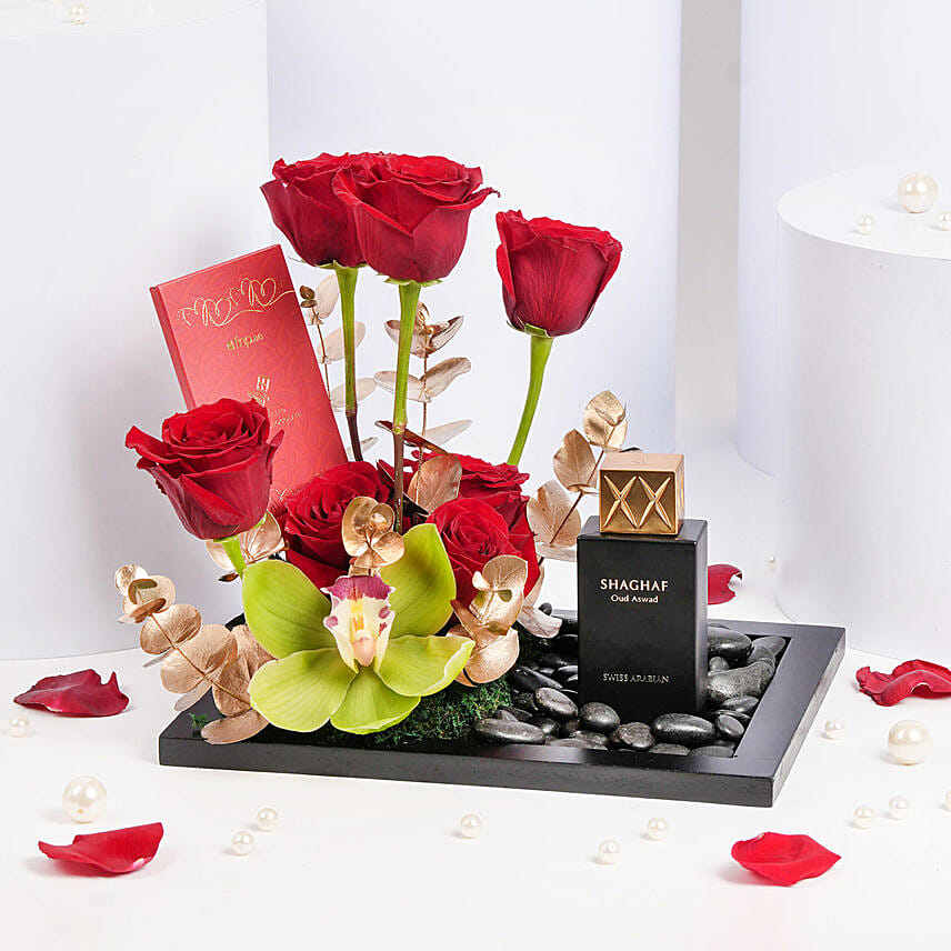 Online Fragrant Vibes Shaghaf Oud with Flowers and Chocolate Gift