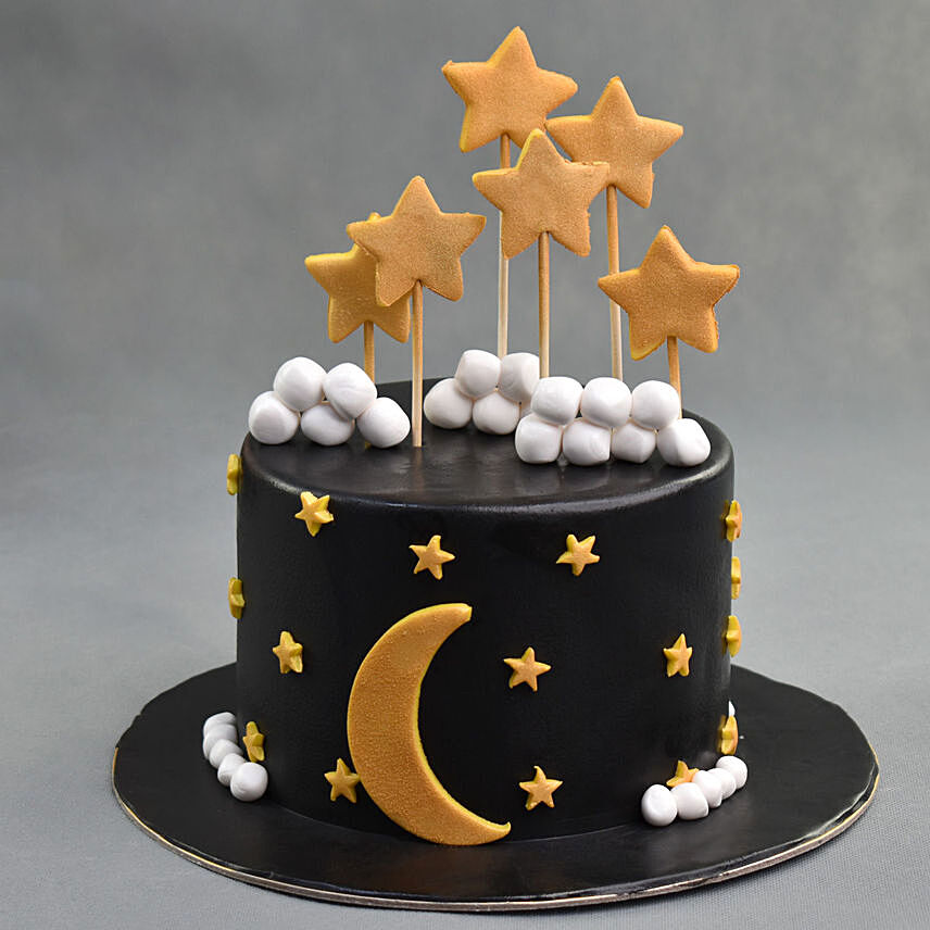 كيك بتصميم القمر والنجوم بنكهة الشوكولاته
