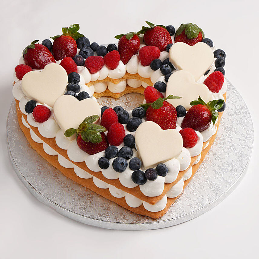 Yummy Heart Shaped Chocolate Cake 1 Kg