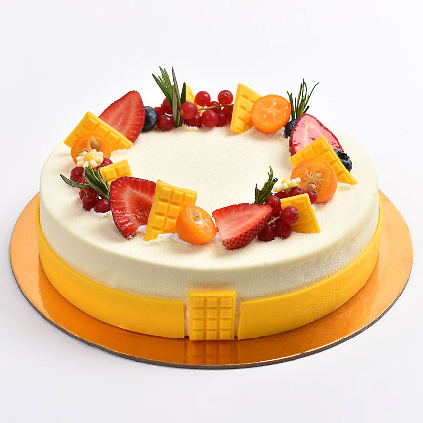 Yummy Vanilla Berry Delight Cake 1.5 Kg