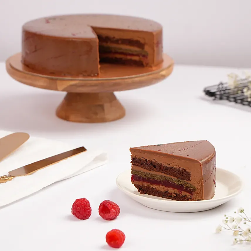 Dubai Chocolate Raspberry Cake