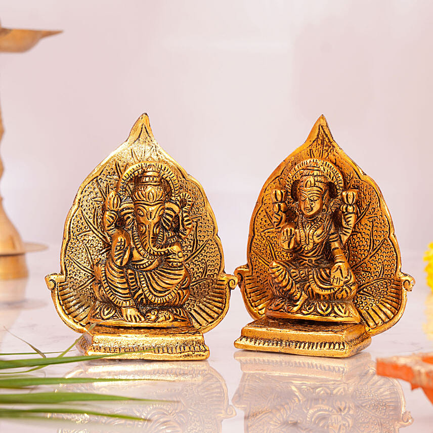 Metal Laxmi Ganesha Idol with Leaf Backdrop Metal Laxmi Ganesha Idol with Leaf Backdrop: هدايا التماثيل عبر الإنترنت