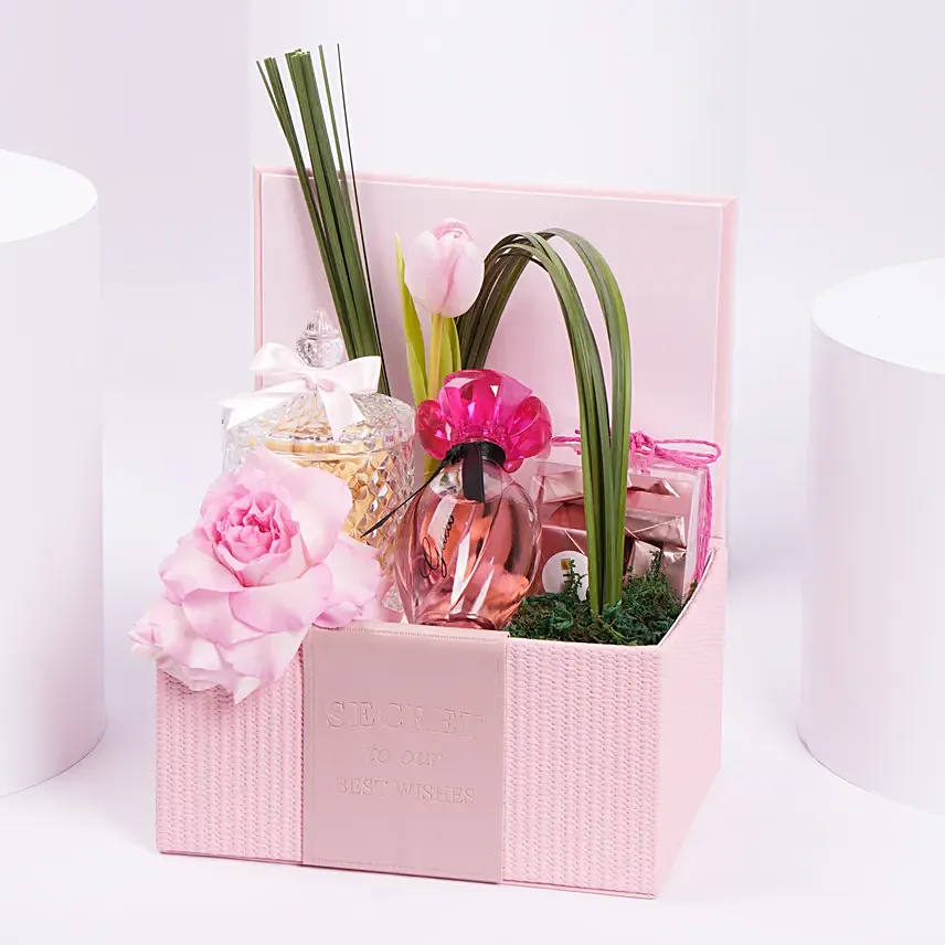 سيمفونية الجمال والنعمة: Womens Day Gift Hampers