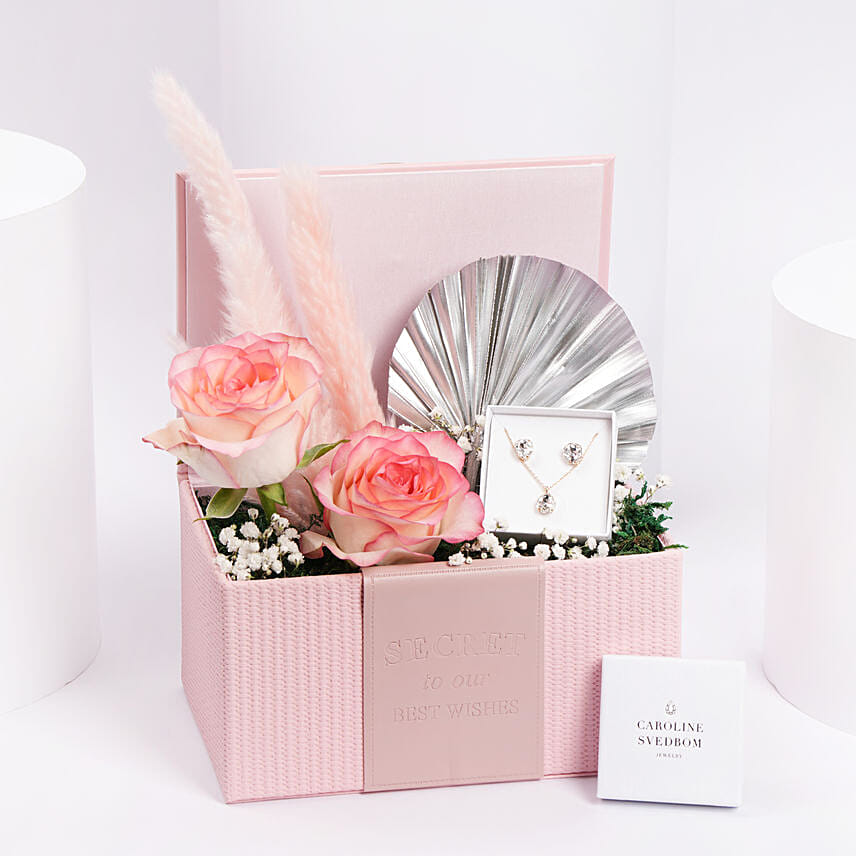 بوكس ورود و طقم مجوهرات كارولين سفيدبوم بوكس ورود و طقم مجوهرات كارولين سفيدبوم: مجوهرات اصطناعية