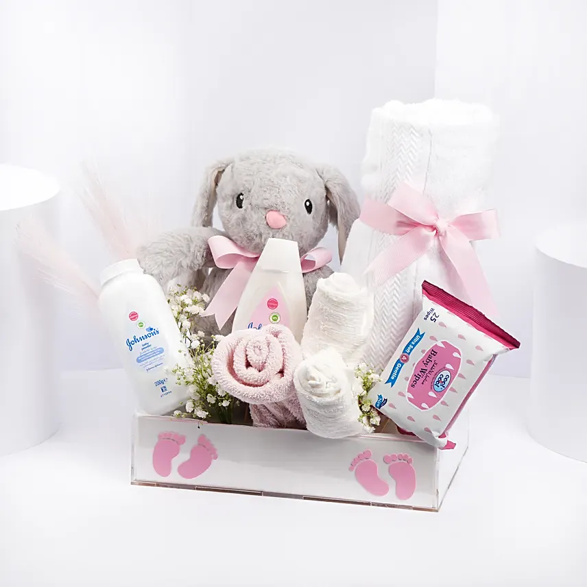 هدايا مولود جديد لون وردي وأبيض مع تيدي أرنب هدايا مولود جديد لون وردي وأبيض مع تيدي أرنب: تهنئة مولود جديد