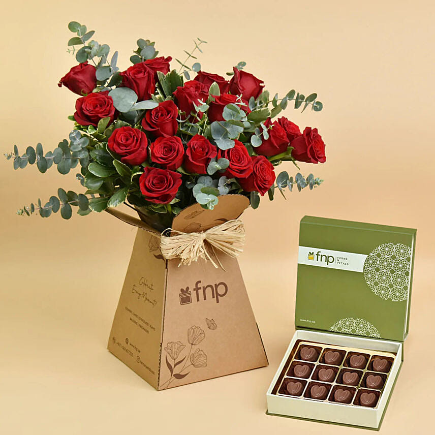20 Red Roses Hand Bouquet With Chocolates
