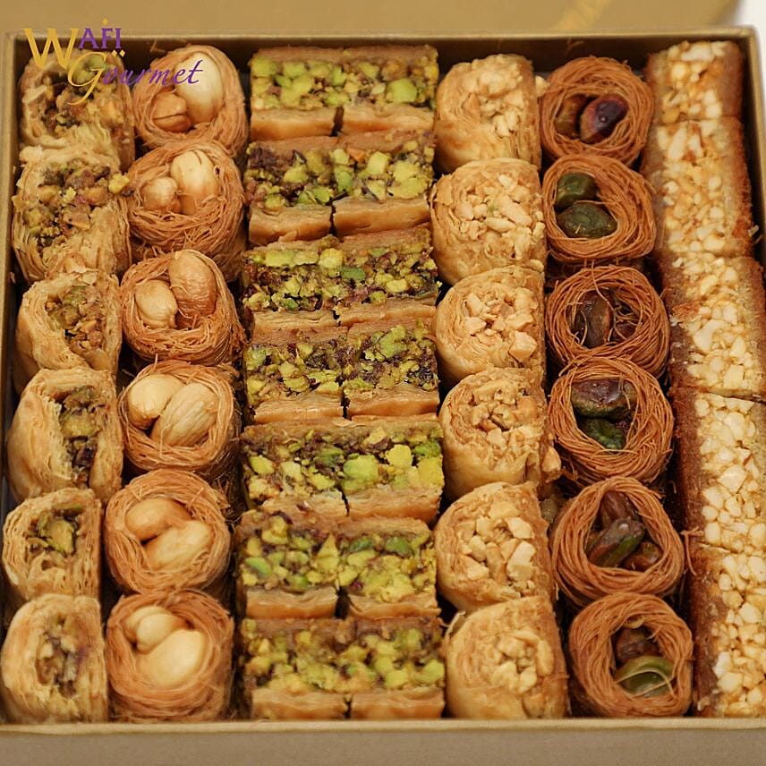 A Medium Box of Luxury Baklava Mix 875g