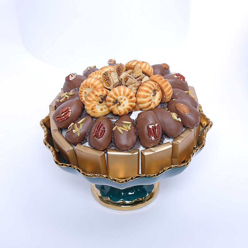 طبق حلويات عربية مشكلة