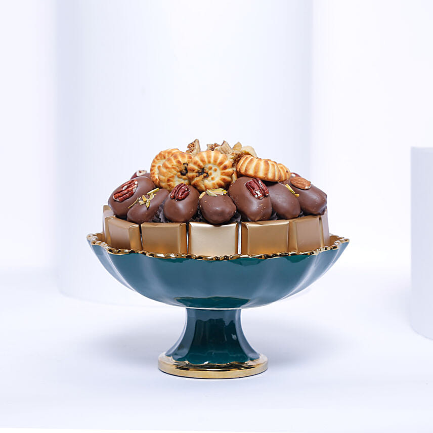 طبق حلويات عربية مشكلة