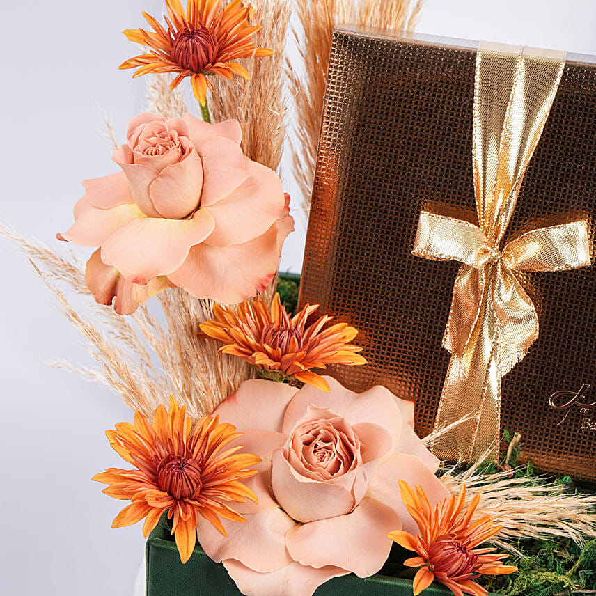 Bateel Midas Medium Gift Set Assorted with Flowers