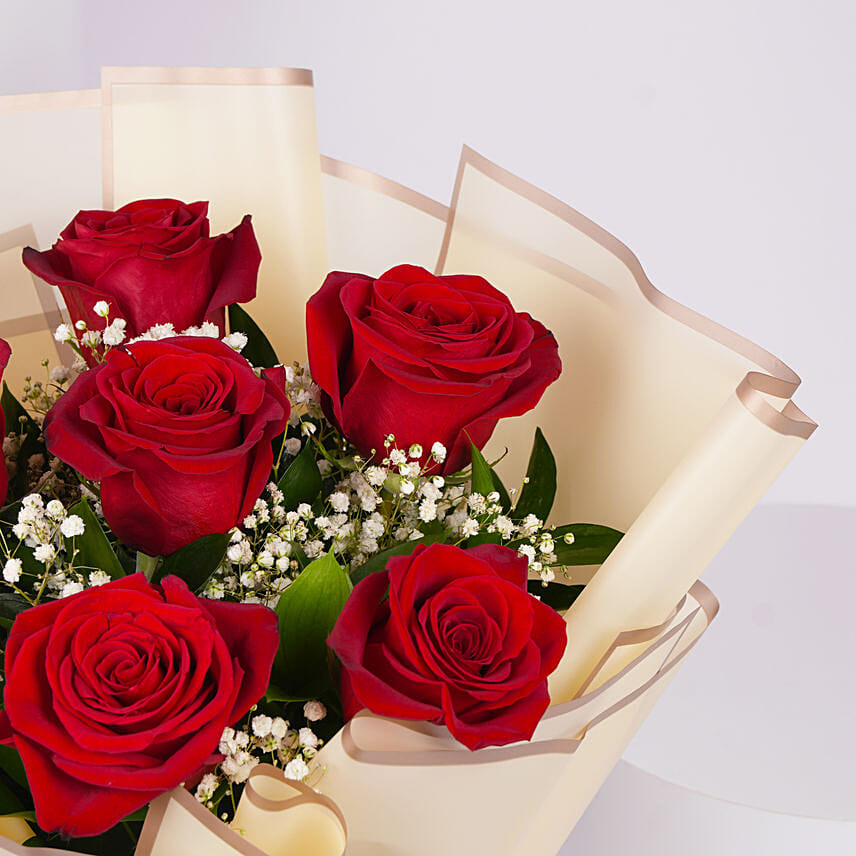 Bunch Of Ravishing Red Roses
