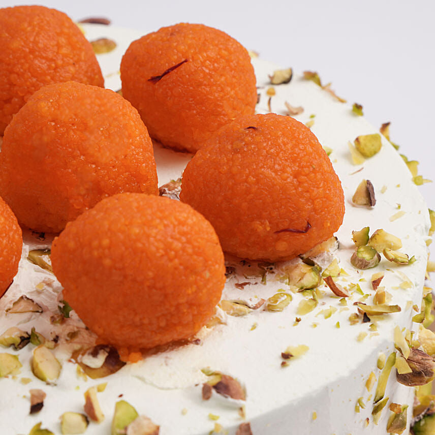 Eggless Creamy Vanilla Cake with Motichoor Laddu One Kg