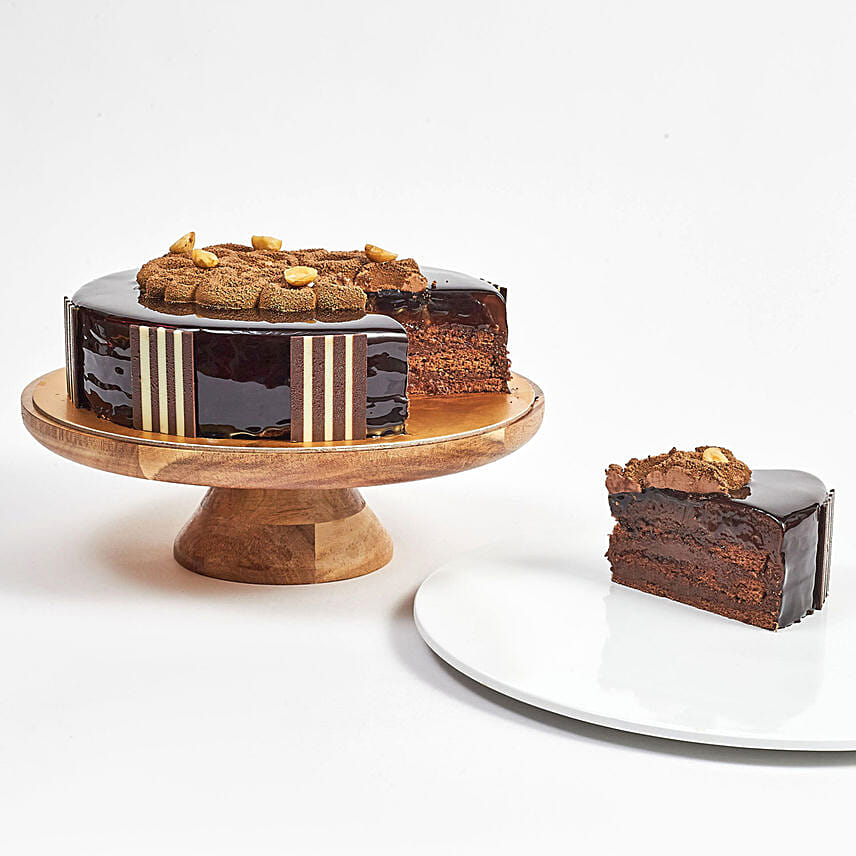 Crunchy Chocolate Hazelnut Eggless Cake- Half Kg