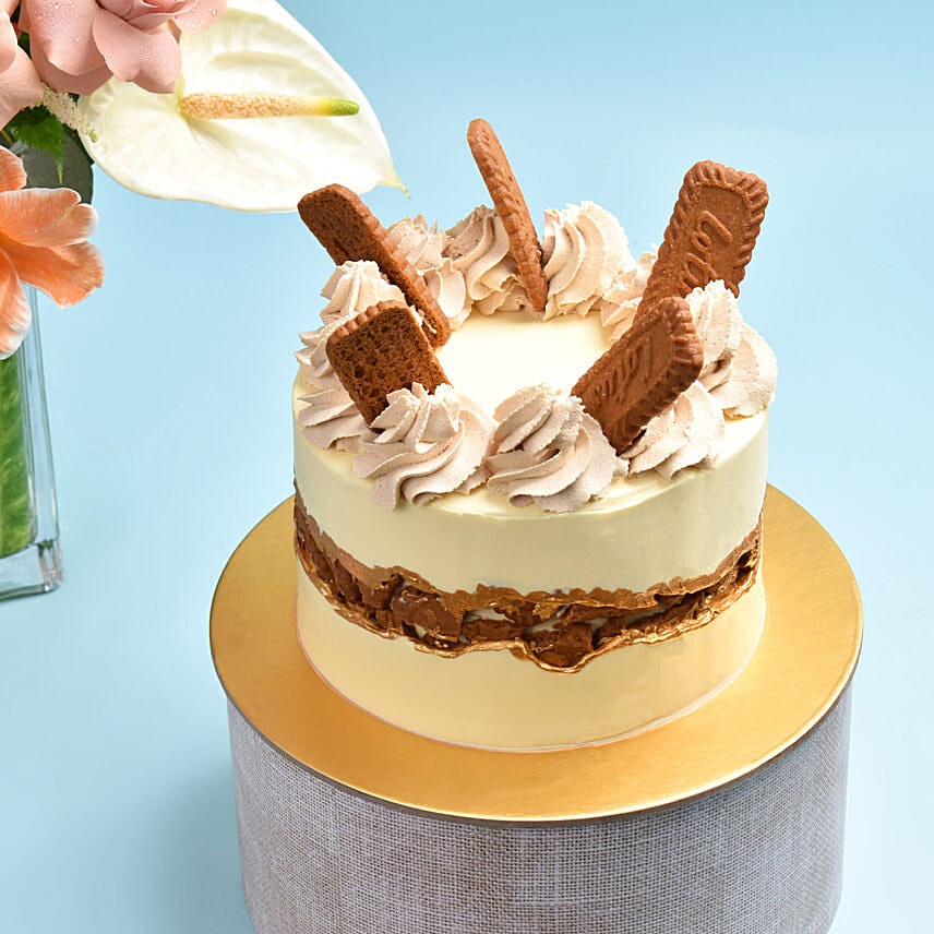 Delectable Lotus cake With Flowers