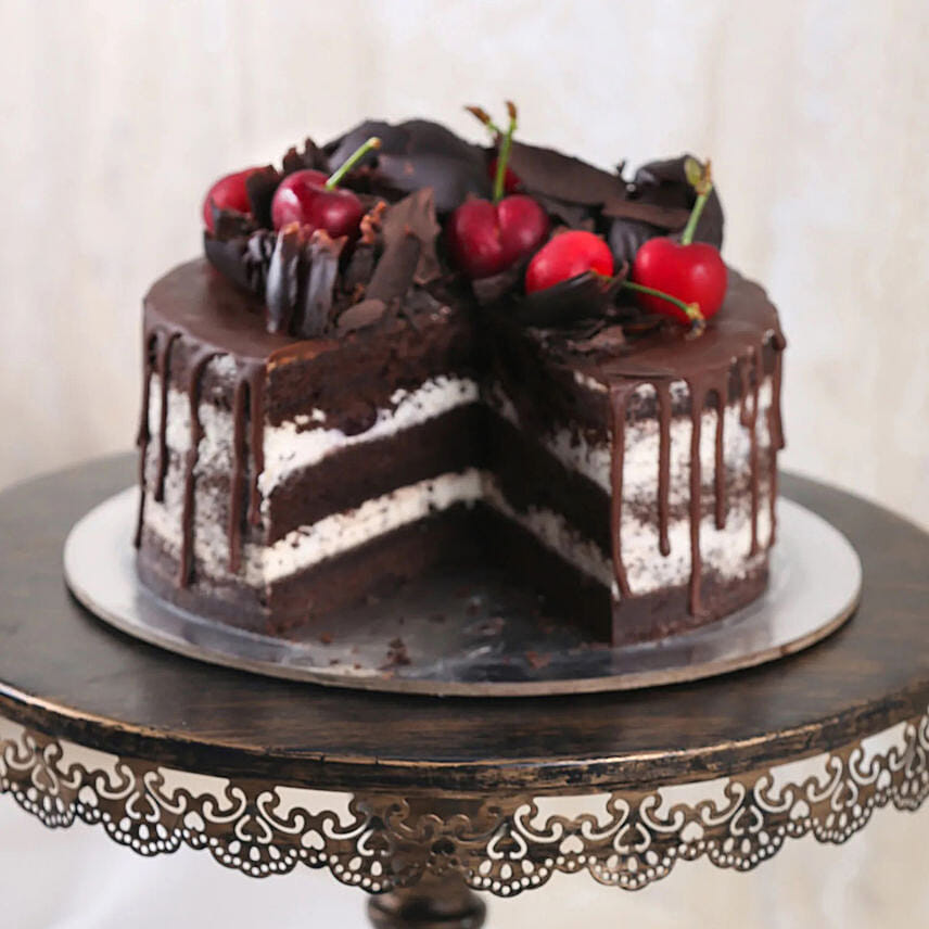 Delicate Black Forest Eggless Cake 12 Portion