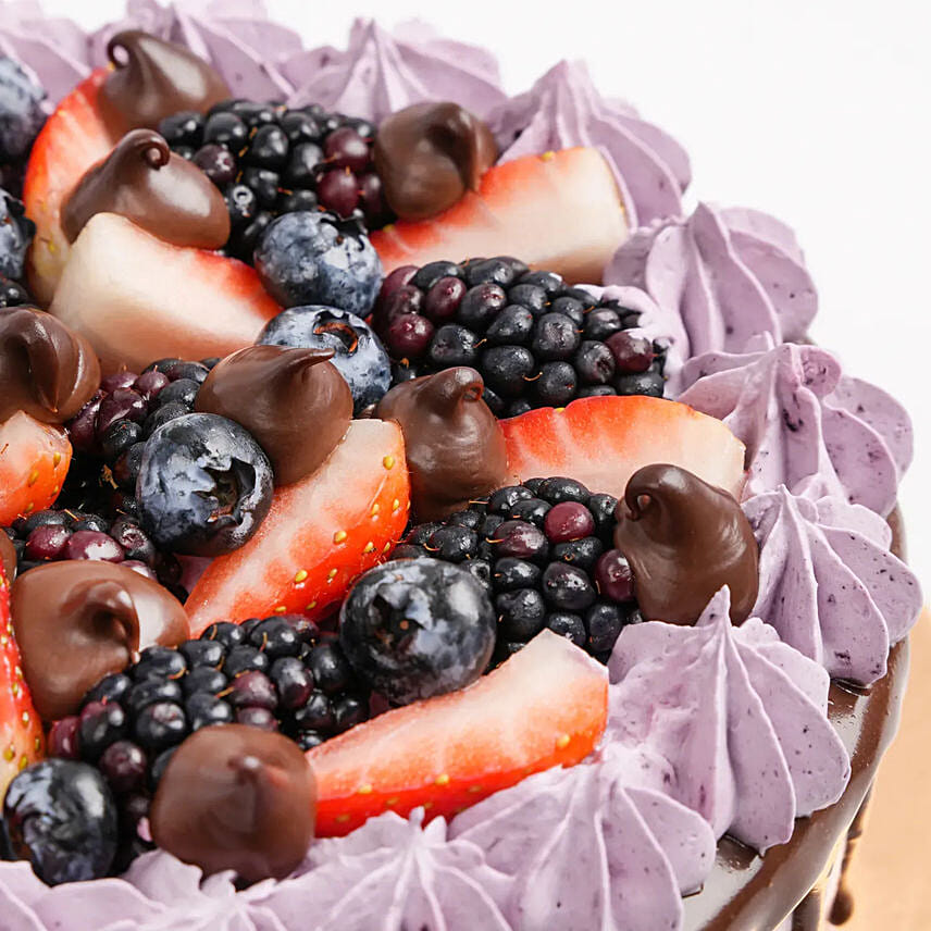 Delicious Chocolate Berry Cake Half Kg