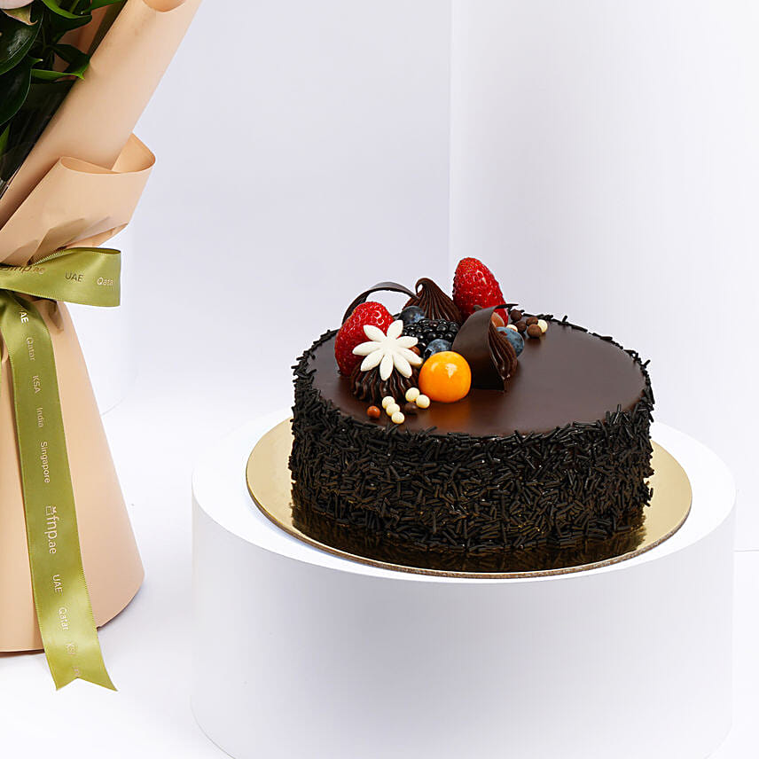 Fudge Fantasy Cake With Flowers