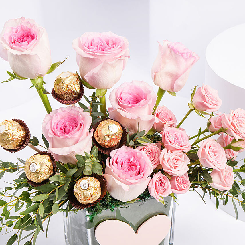 Gentle Pink Roses And Rochers