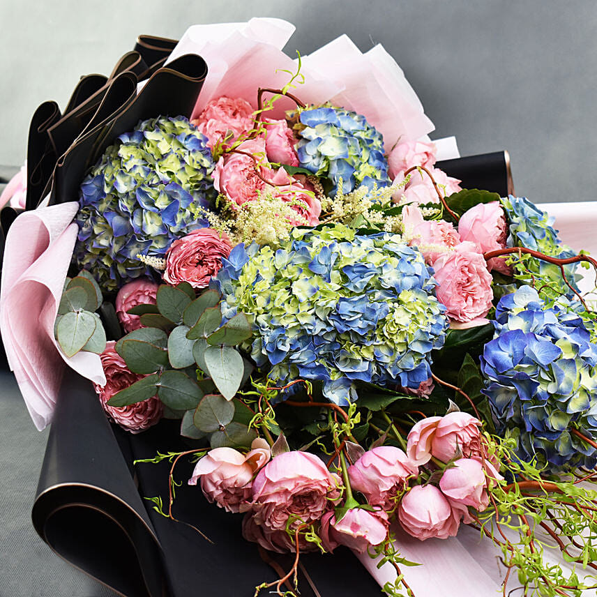 Hydrengea and Boombastic Roses Long Bouquet