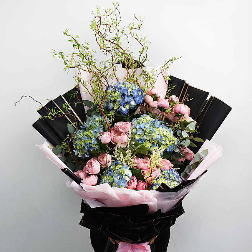 Hydrengea and Boombastic Roses Long Bouquet