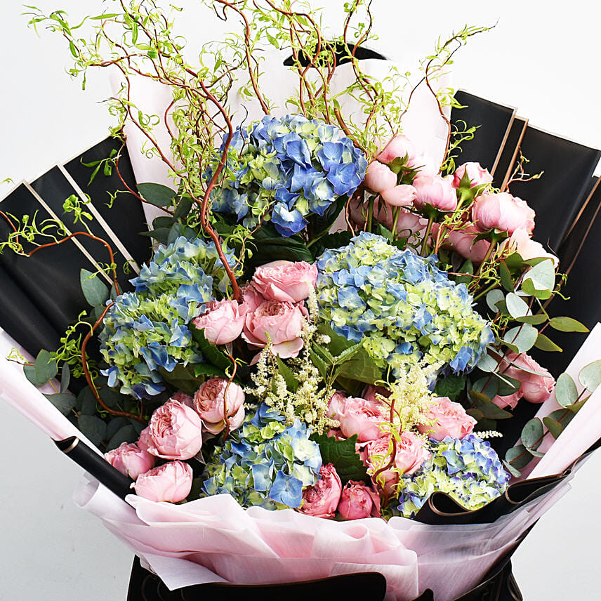 Hydrengea and Boombastic Roses Long Bouquet