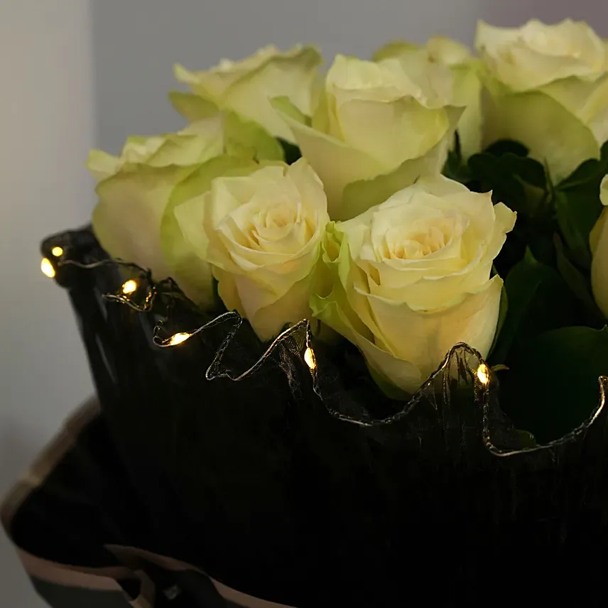 Luxury Led White Roses Gift Bouquet