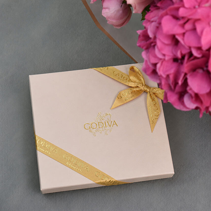 Ma Belle Florals with Godiva Chocolates