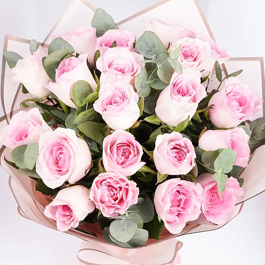 Passionate 18 Pink Roses Bouquet