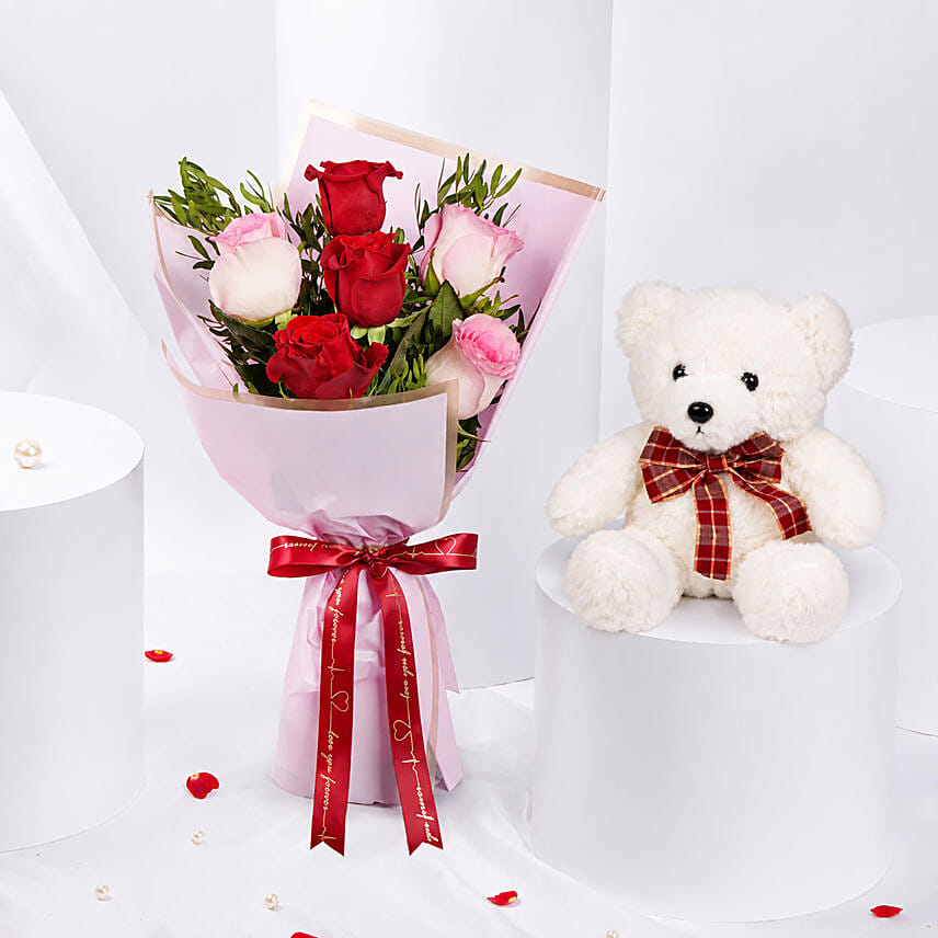 Pink and Red Roses Beauty Bouquet With Teddy Bear For Valentines