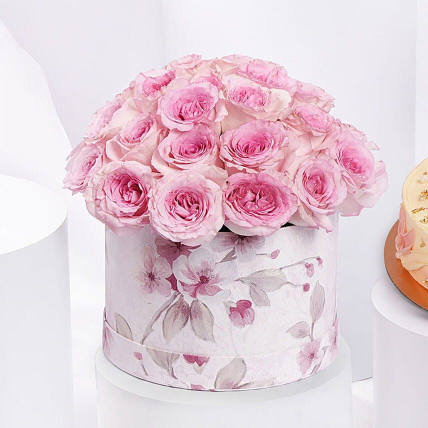 Pink Roses Splendour Box With Heart Shape Chocolate Cake