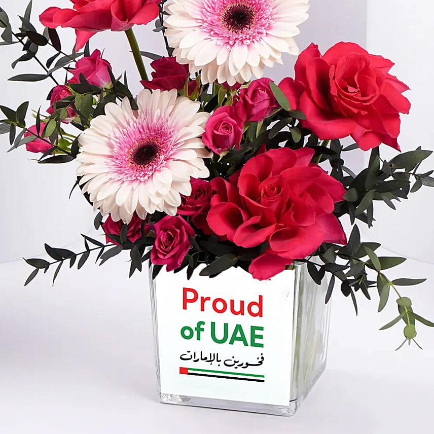 فازة ورد بتصميم فخورين بالإمارات