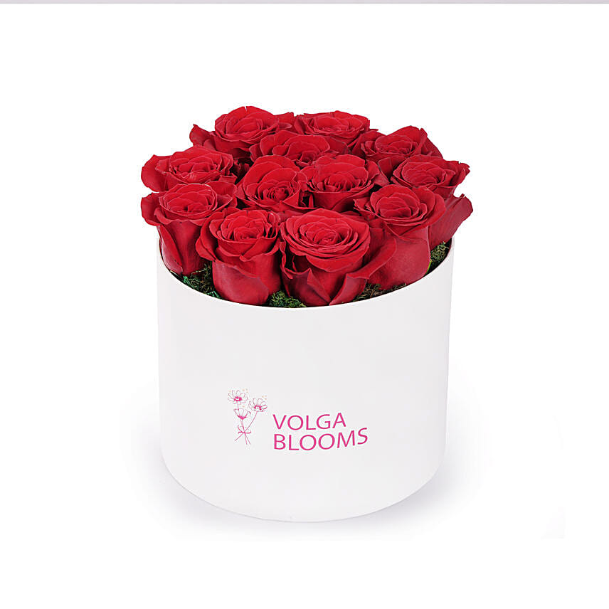 Red roses in volga box