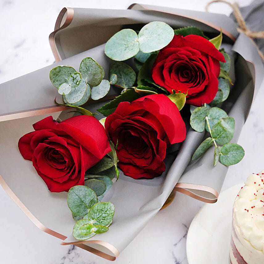 Red Velvet Mono Cake With Flowers