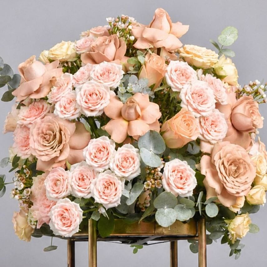 Roses Beauty Stand