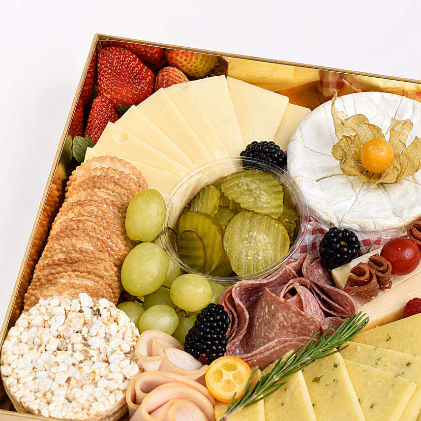 Small Cheese Box with Condiments