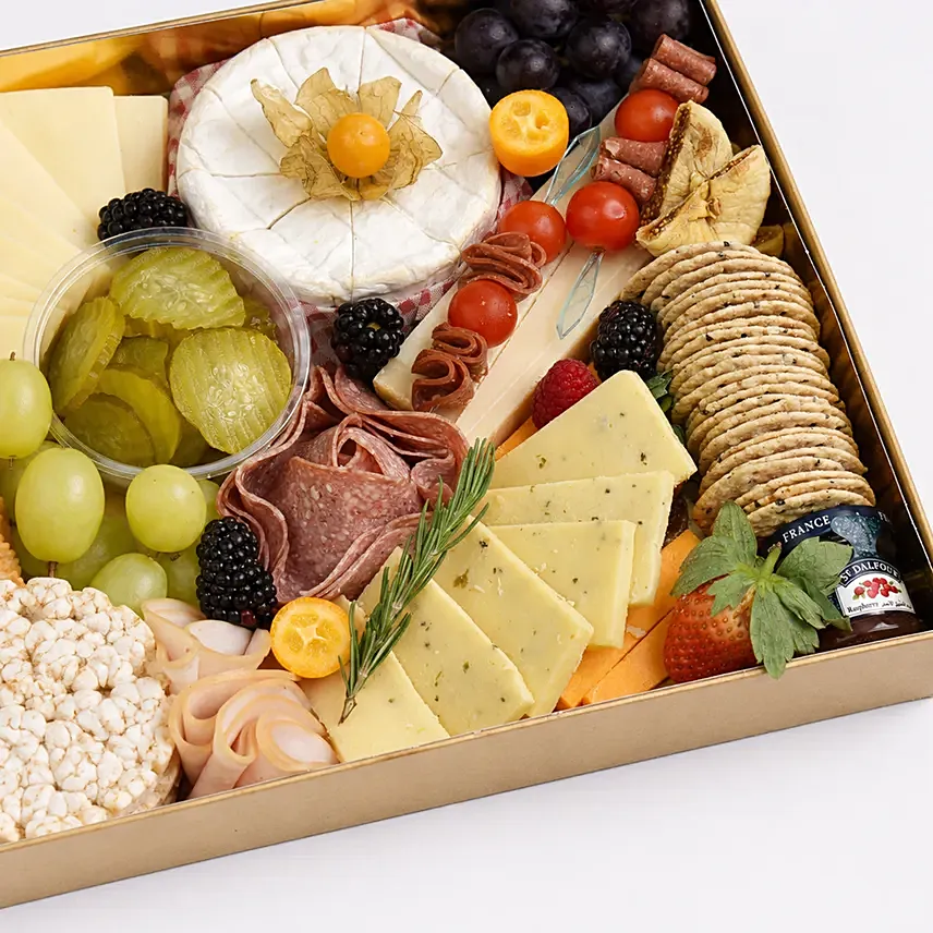 Small Cheese Box with Condiments