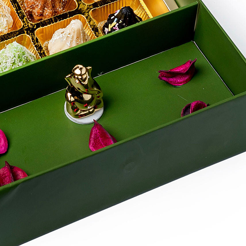 Small Ganpati Hamper with 12 Speciality Modak