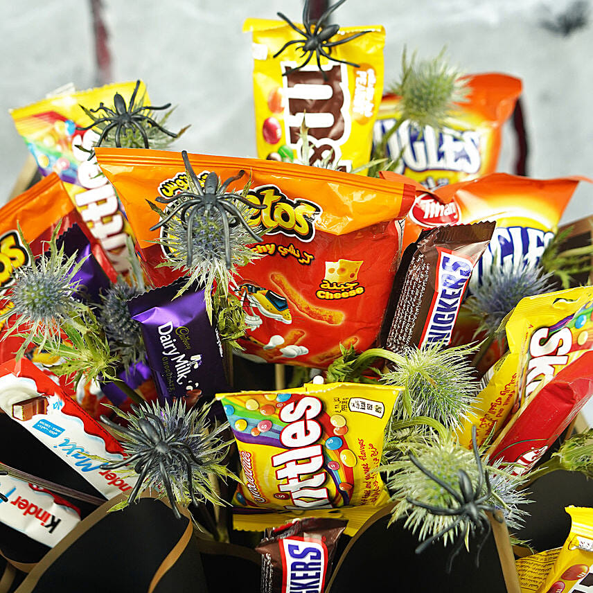 Spiders and Candies Arrangement