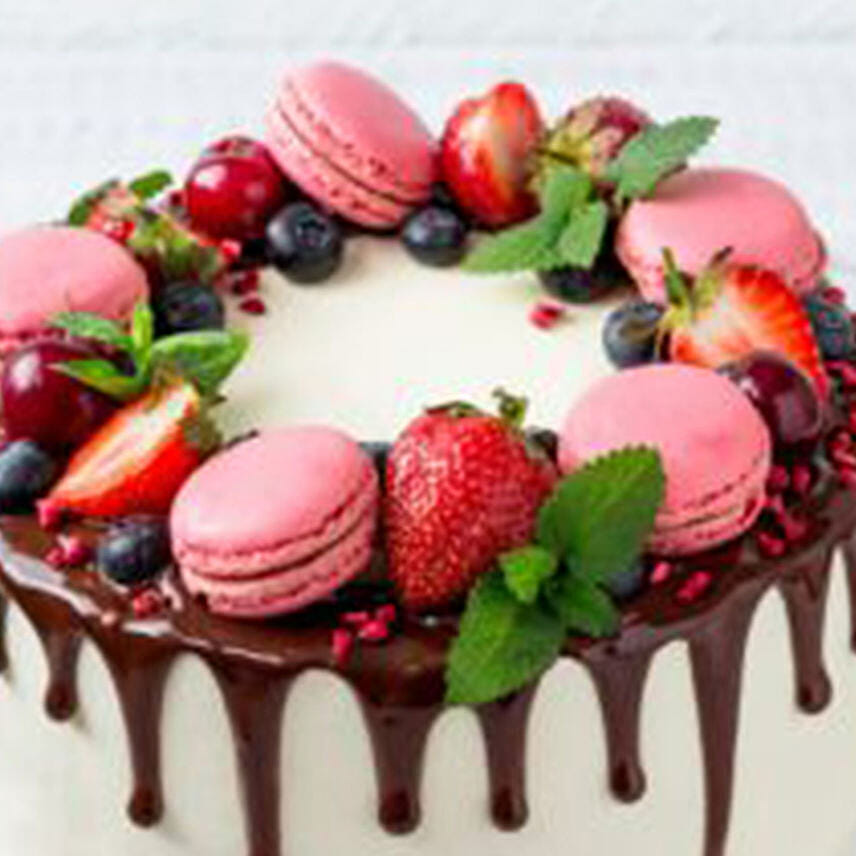 Tempting Macarons Berries Cake