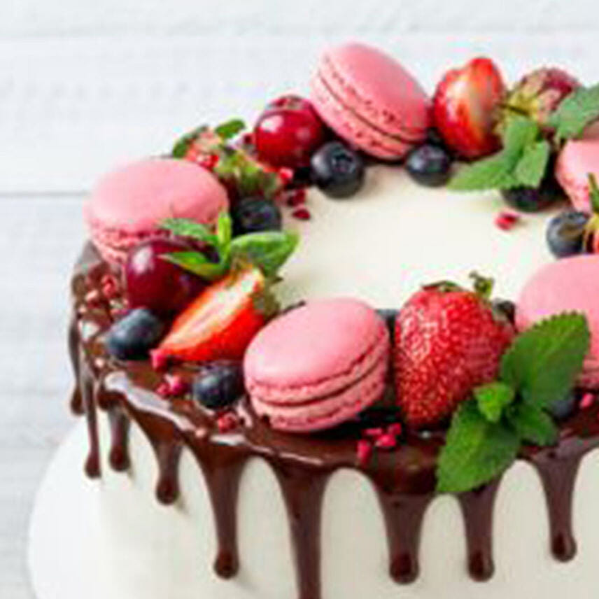 Tempting Macarons Berries Cake