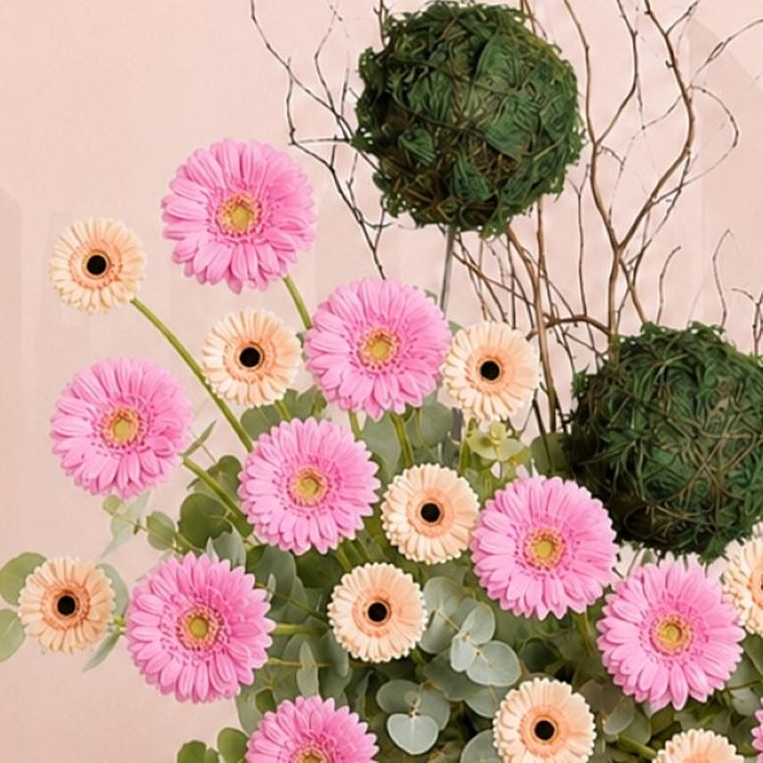Majlis Luxe Dubai Flowers