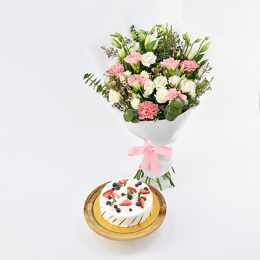 Vegan Vanilla Crunchy Cake and Flowers