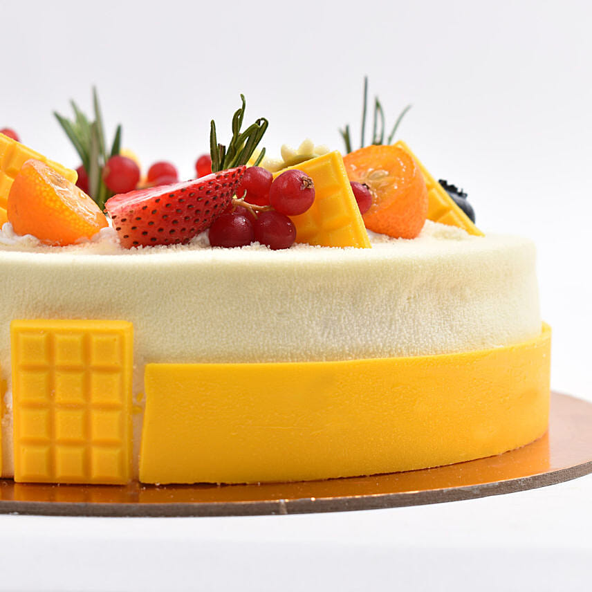 Yummy Vanilla Berry Delight Cake 2 Kg