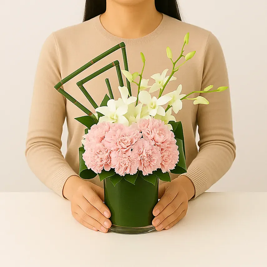 Exquisite Mixed Flowers Vase Arrangement Exquisite Mixed Flowers Vase Arrangement: Carnation Flower Bouquets